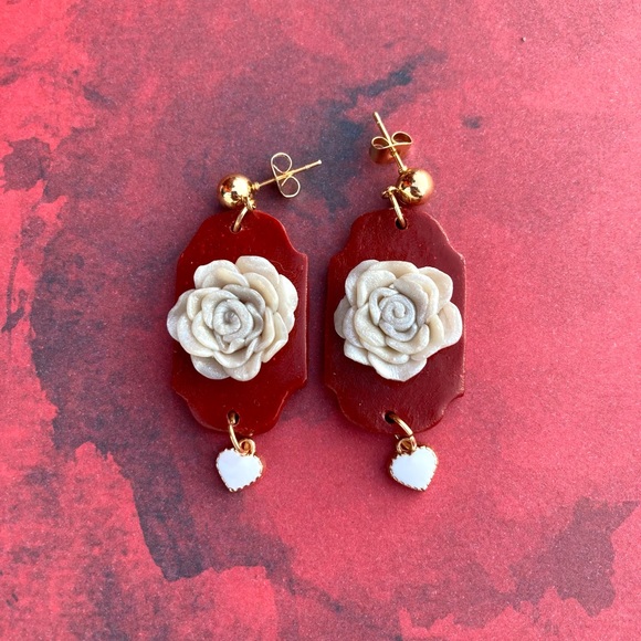 White rose Earrings - Picture 1 of 3